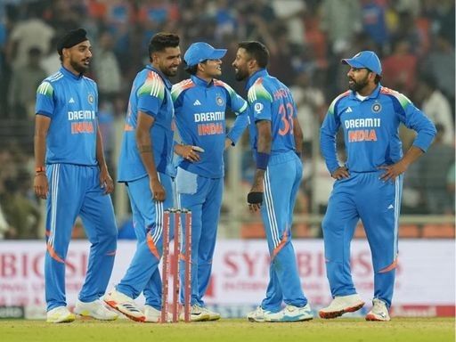 BCCI ने इंडियन टीम की जर्सी स्पॉन्सरशिप के रेट बढ़ाए:  बाइलैटरल सीरीज के हर मैच के ₹3.5 करोड़, पहले 3.17 करोड़ रुपए थे TODAY TOP NEWS