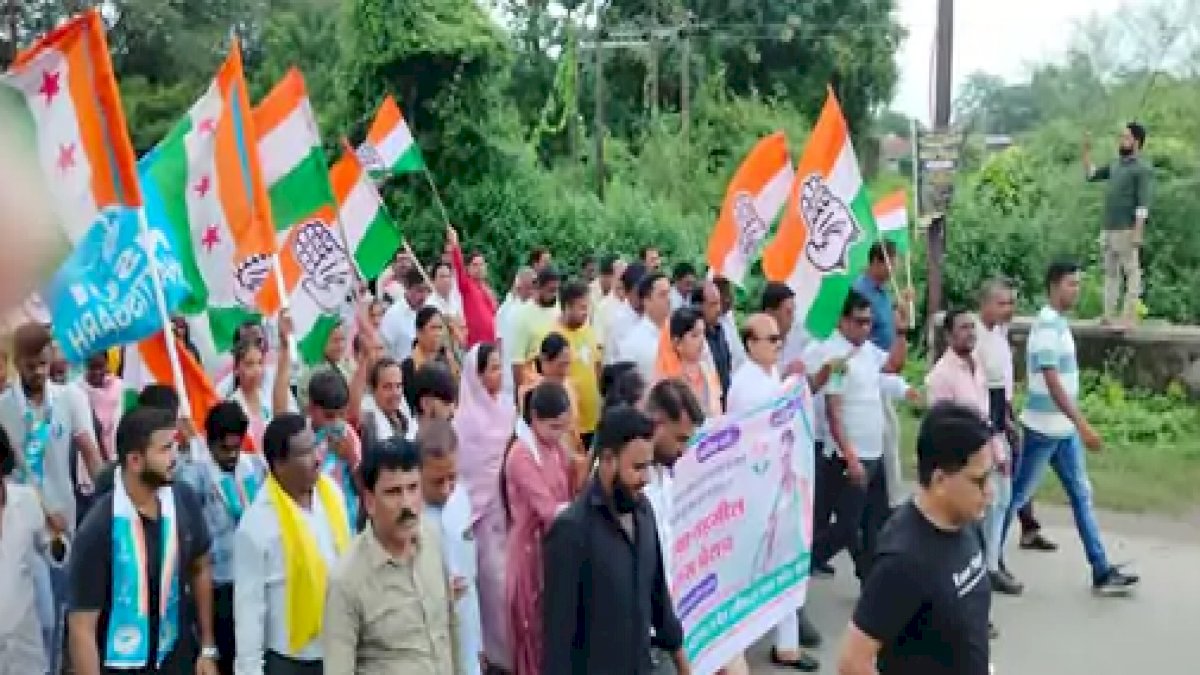खाद की किल्लत के विरुद्ध कांग्रेस का विरोध प्रदर्शन, रायगढ़ में निकाली विशाल रैली- Hum Samvet TODAY TOP NEWS